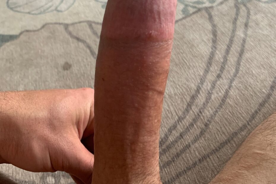 Boner with trimmed pubes